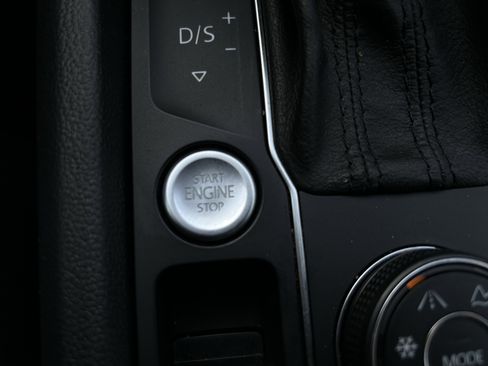 Used 2018 Volkswagen Atlas SEL image 16