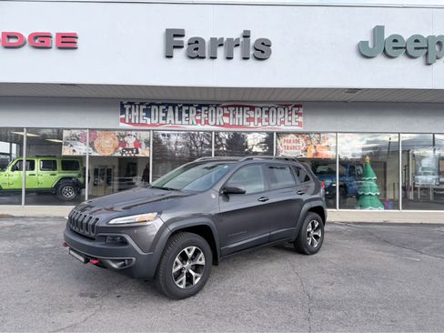 Used 2016 Jeep Cherokee Trailhawk w/ Comfort/Convenience Group image 1