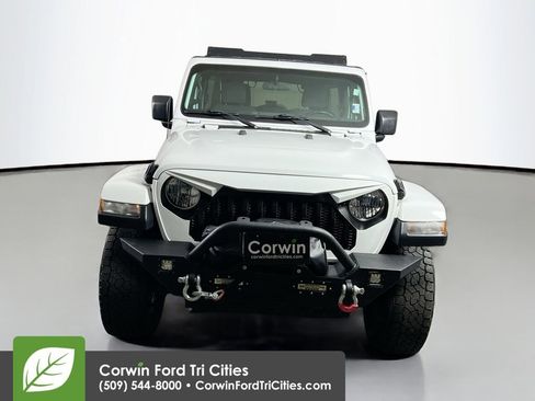 Used 2019 Jeep Wrangler Unlimited Sahara AWD/4WD image 4