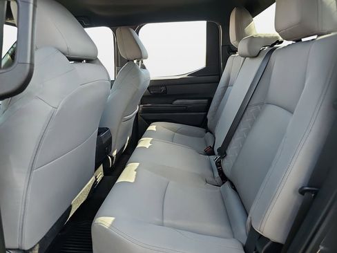 Certified 2025 Toyota Tacoma SR5 AWD/4WD image 19
