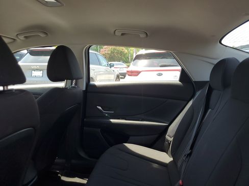 Used 2023 Hyundai Elantra SEL FWD image 11