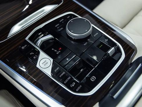 New 2026 BMW X5 xDrive50e image 21