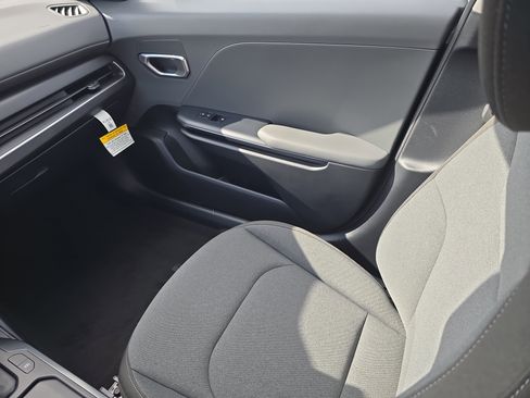 New 2025 Kia K4 LXS image 17