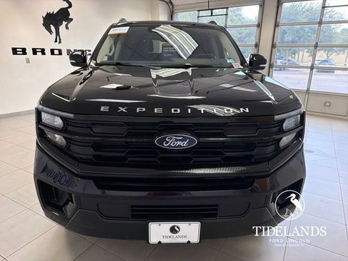 Certified 2025 Ford Expedition Active RWD image 3