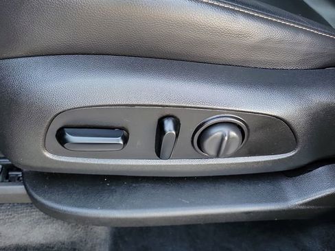 Used 2021 Chevrolet Traverse LT image 15