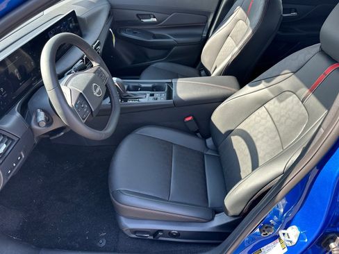 New 2026 Nissan Sentra SR w/ SR Premium Package FWD image 9