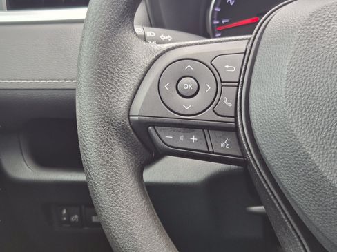 Used 2022 Toyota RAV4 XLE AWD/4WD image 25