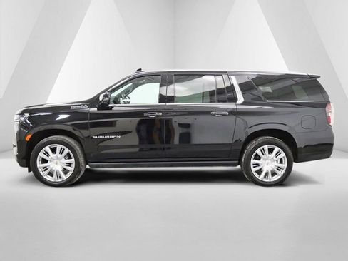Used 2021 Chevrolet Suburban High Country w/ Premium Package AWD/4WD image 4