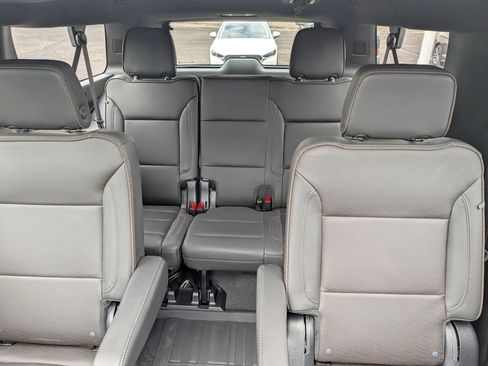 Used 2023 Chevrolet Suburban High Country w/ LPO, Illumination Package AWD/4WD image 13