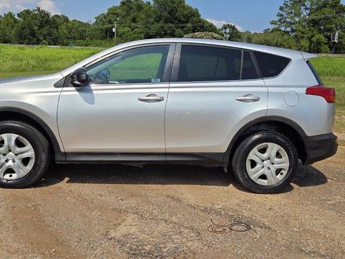 Used 2014 Toyota RAV4 LE FWD image 4