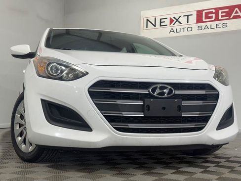 Used 2017 Hyundai Elantra GT FWD image 3
