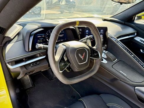 Used 2021 Chevrolet Corvette Stingray w/ Z51 Performance Package image 8