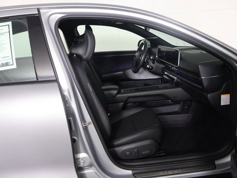 Used 2023 Hyundai Ioniq 6 Limited image 32