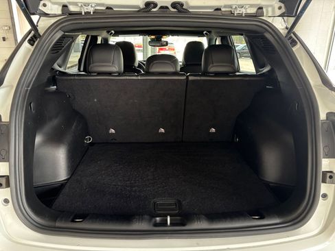 Used 2025 Jeep Compass Trailhawk image 31