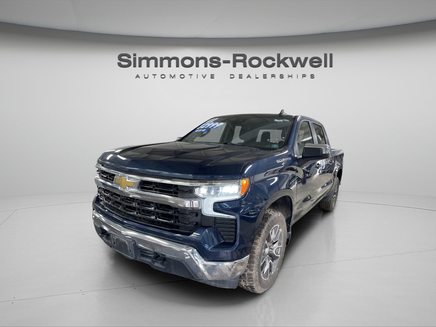Used 2022 Chevrolet Silverado 1500 LT AWD/4WD image 1