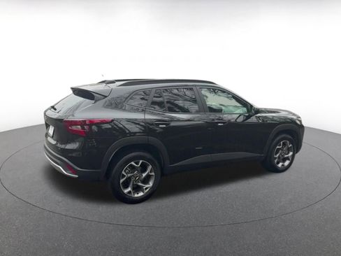 Used 2025 Chevrolet Trax LT image 14