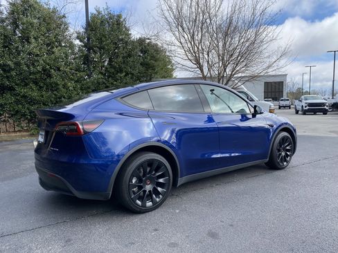 Used 2022 Tesla Model Y Long Range image 9