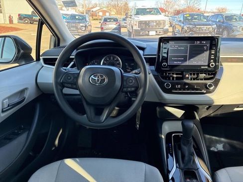 Used 2022 Toyota Corolla LE image 20
