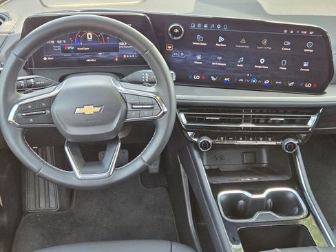 Used 2025 Chevrolet Traverse LT FWD image 10