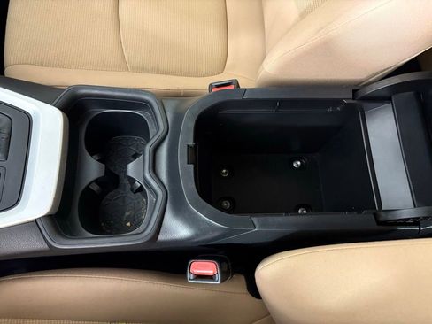 Used 2020 Toyota RAV4 LE FWD image 35
