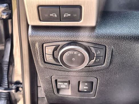 Used 2019 Ford F150 Platinum w/ Equipment Group 701A Luxury AWD/4WD image 29
