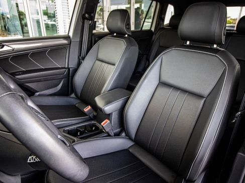Certified 2023 Volkswagen Tiguan SE R-Line FWD image 23