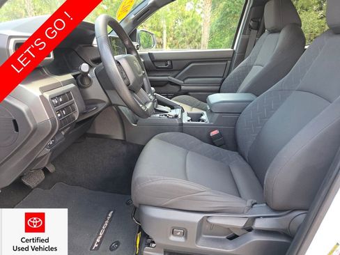 Certified 2025 Toyota Tacoma SR5 AWD/4WD image 24