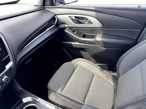 Used 2020 Chevrolet Traverse LT image 30