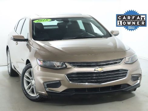 Used 2018 Chevrolet Malibu LT image 2