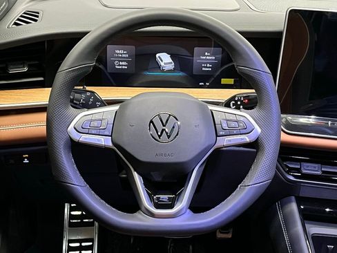 New 2026 Volkswagen Tiguan SEL R-Line image 9