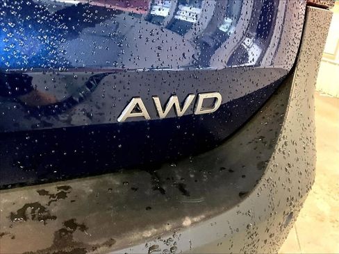 Used 2025 Nissan Kicks SV image 28