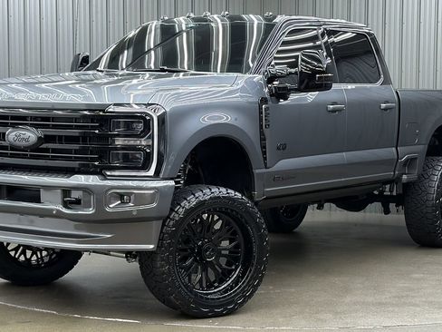 Used 2026 Ford F250 Platinum AWD/4WD image 1