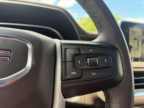 Used 2023 GMC Yukon XL SLT w/ SLT Luxury Package RWD image 21