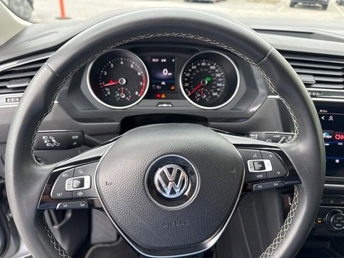 Used 2021 Volkswagen Tiguan SE AWD/4WD image 31
