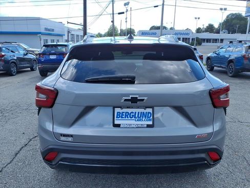 Used 2024 Chevrolet Trax RS w/ Sunroof Package FWD image 5