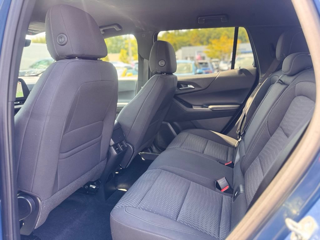Used 2025 Chevrolet Equinox LT w/ Safety and Technology Package AWD/4WD image 12