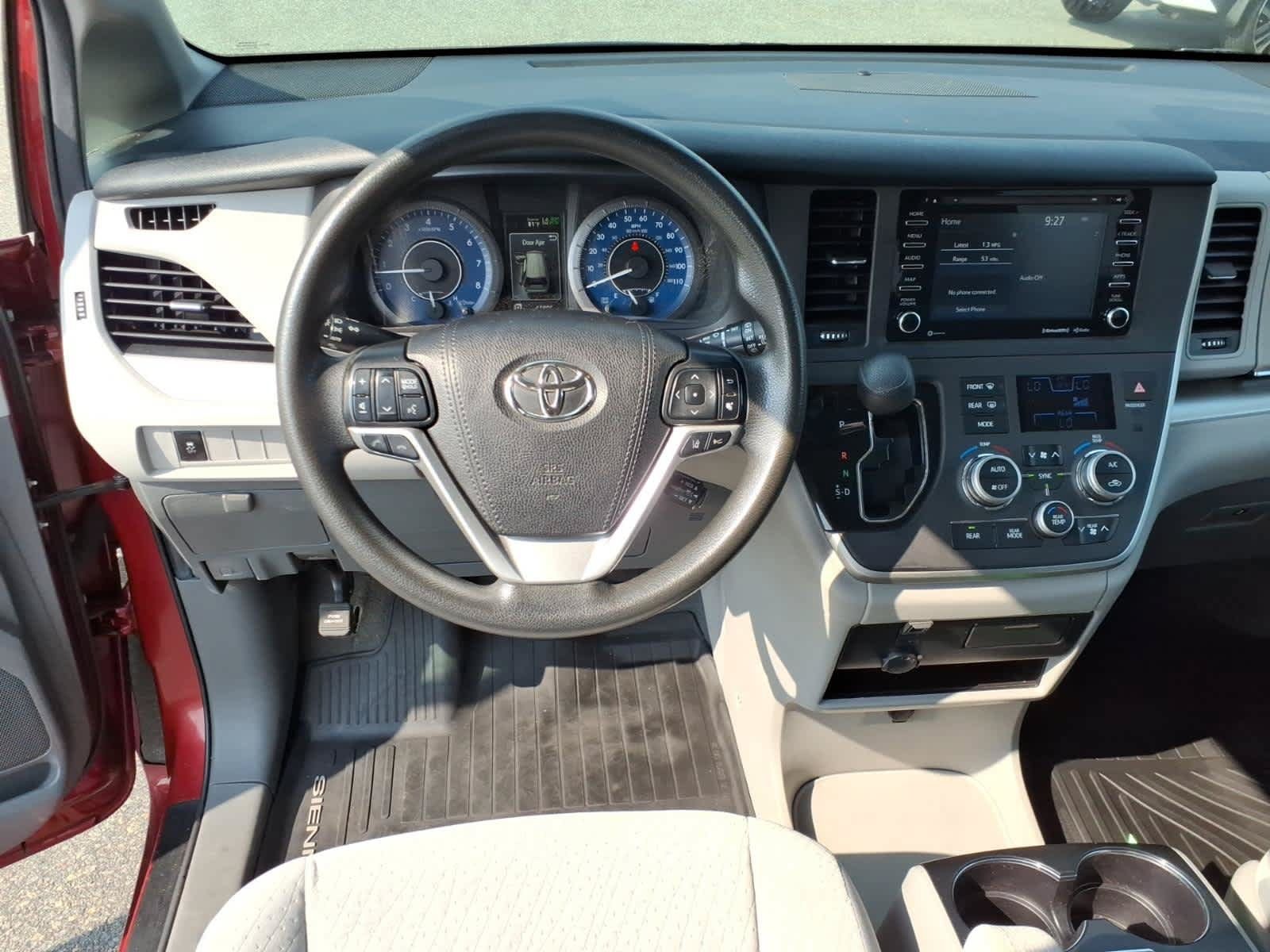 Used 2020 Toyota Sienna LE w/ LE Preferred Package FWD image 12