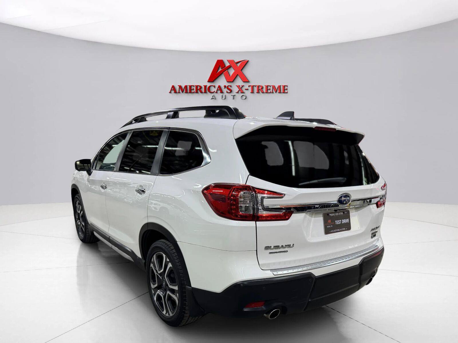 Used 2023 Subaru Ascent Touring AWD/4WD image 5