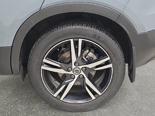 Used 2022 Volvo XC40 T5 R-Design w/ Protection Package AWD/4WD image 33