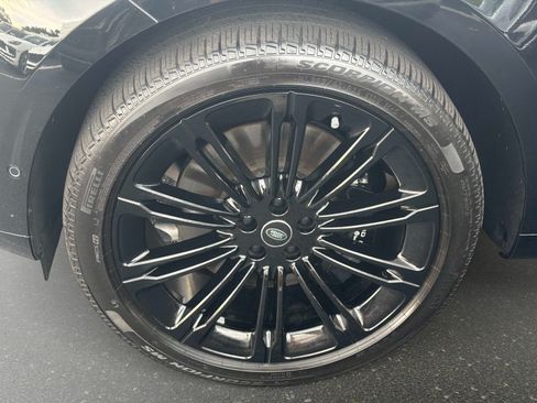 Used 2025 Land Rover Range Rover SE AWD/4WD image 10