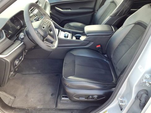 Used 2024 Jeep Grand Cherokee L Altitude AWD/4WD image 9