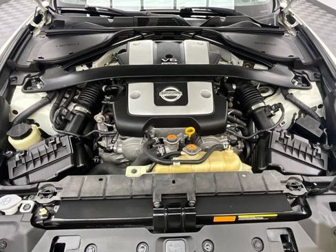 Used 2016 Nissan 370Z Coupe RWD image 25