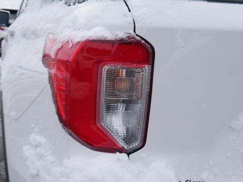 Used 2022 Ford Explorer XLT w/ Equipment Group 202A image 17