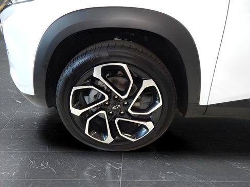 Used 2025 Chevrolet Trax RS w/ Sunroof Package image 8