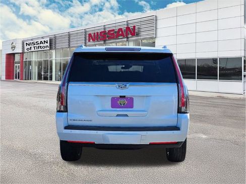 Used 2017 Cadillac Escalade Luxury image 6