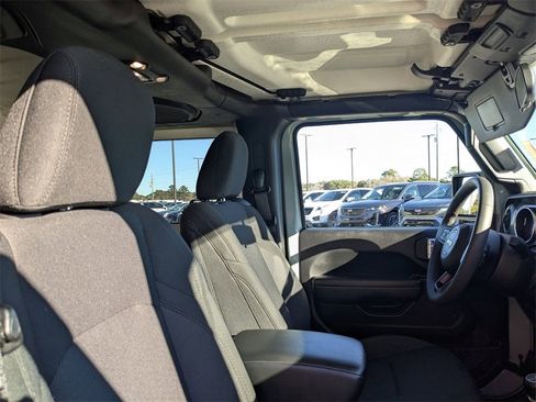 Used 2023 Jeep Wrangler Sport S image 26