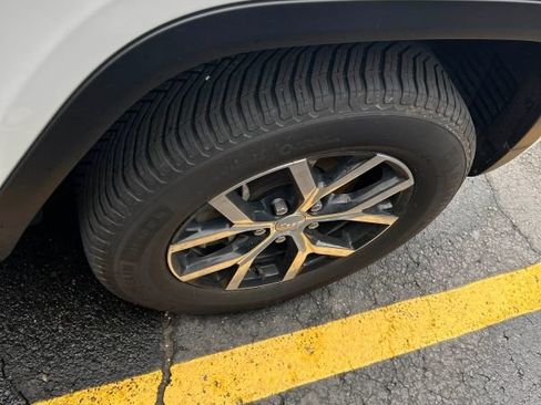 Used 2023 Jeep Grand Cherokee L Limited image 13