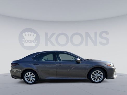 Used 2022 Toyota Camry LE image 8