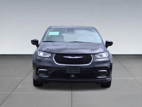 Used 2023 Chrysler Pacifica Touring-L FWD image 12