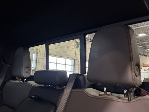 Used 2024 Chevrolet Silverado 2500 ZR2 w/ Technology Package image 40